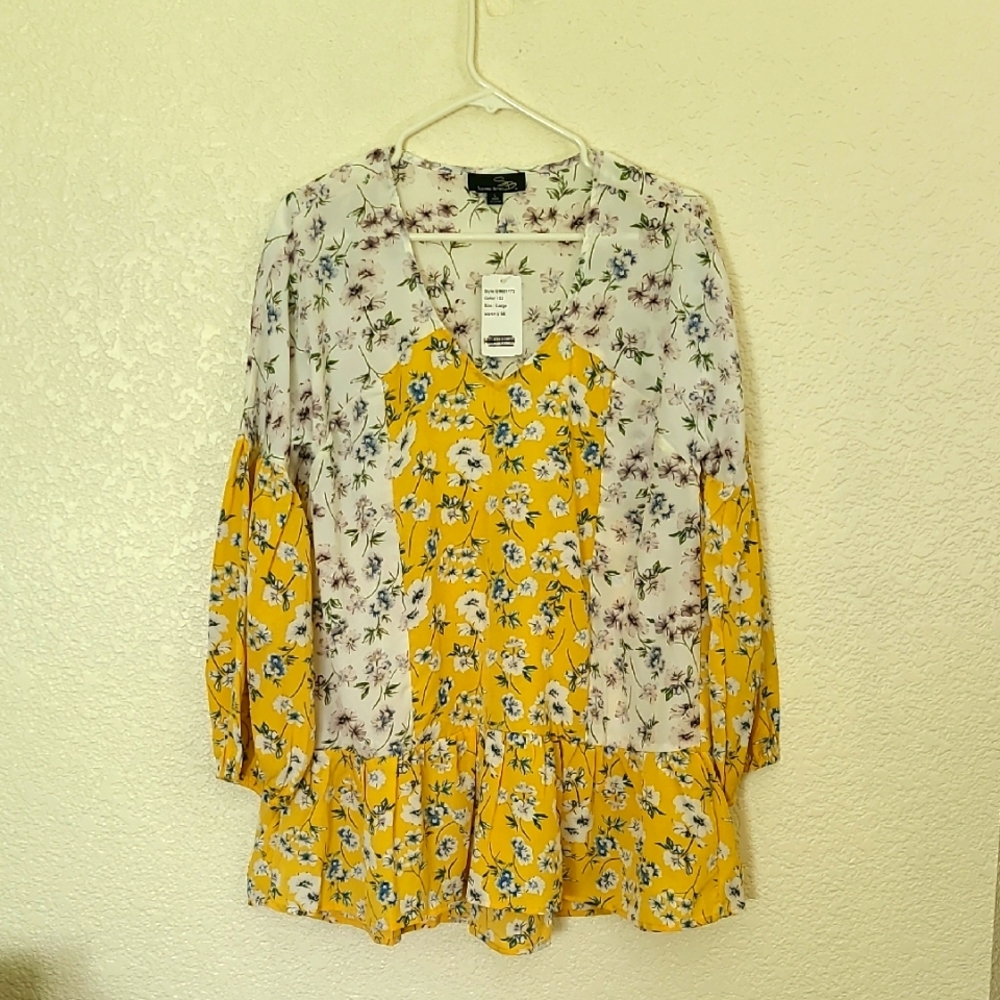 NWT SUZANNE BETRO lightweight Floral Top, size L